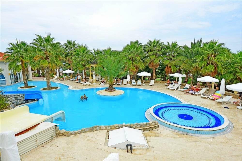 Oscar Beachfront Resort & Spa & Casino Kyrenia  Extérieur photo