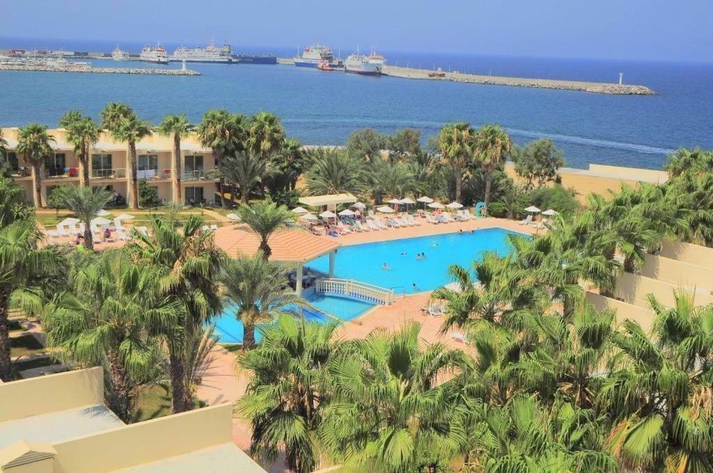 Oscar Beachfront Resort & Spa & Casino Kyrenia  Extérieur photo